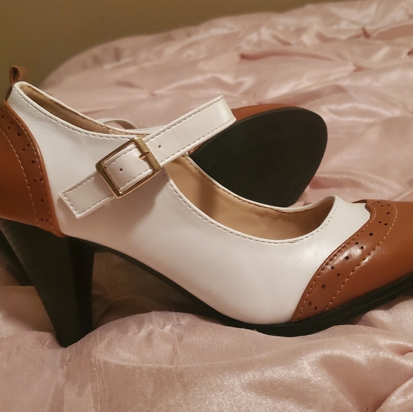 Womans, Size 7, Brown & White, 3 inch heels - Picture 6 of 9